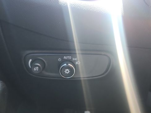 Used 2018 Chevrolet Equinox LT FWD image 28