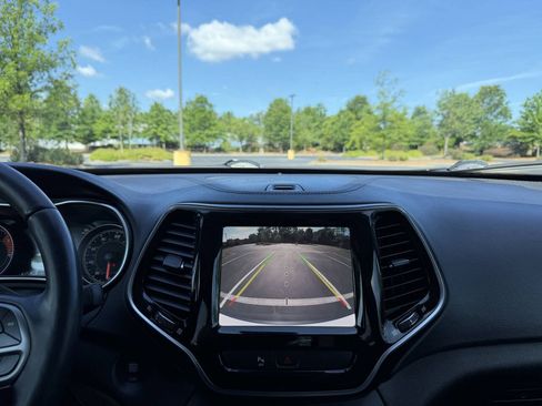 Used 2019 Jeep Cherokee Limited AWD/4WD image 22