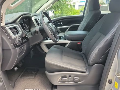 Used 2019 Nissan Titan SV w/ SV Convenience Package RWD image 7