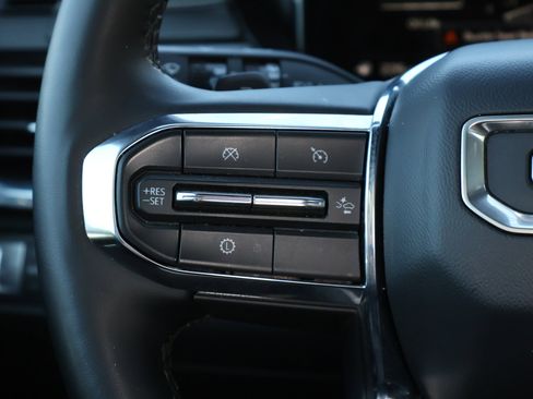 Used 2025 GMC Acadia Elevation image 14