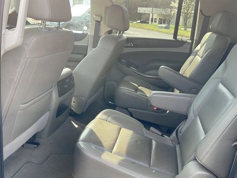 Used 2020 Chevrolet Suburban Premier image 15