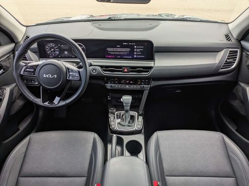 Certified 2024 Kia Seltos EX FWD image 17