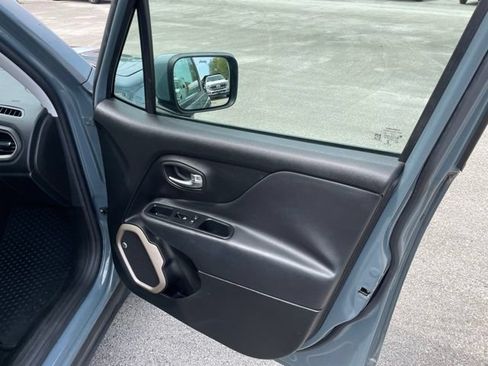 Used 2016 Jeep Renegade 75th Anniversary FWD image 41