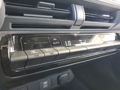 Used 2023 Toyota Prius LE FWD image 27