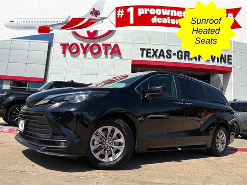 Used 2026 Toyota Sienna XLE FWD image 1