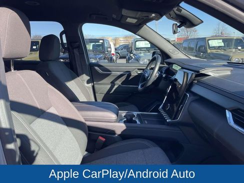 Used 2025 GMC Acadia Elevation image 14