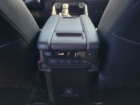 Used 2025 Toyota Grand Highlander AWD image 16