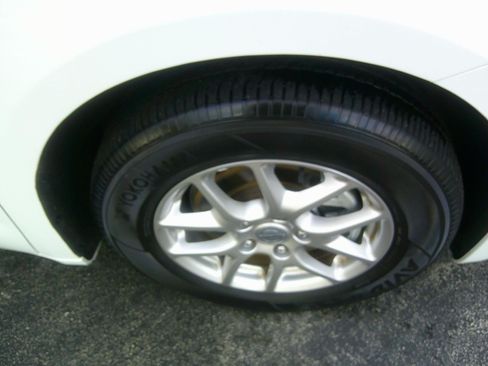 Used 2024 Chrysler Pacifica Touring-L FWD image 7