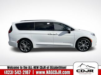 New 2026 Chrysler Pacifica Pinnacle video 2