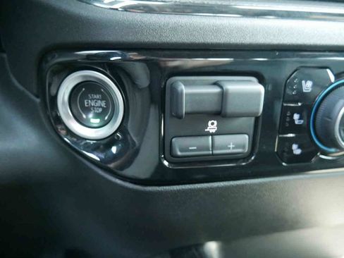 Used 2024 Chevrolet Silverado 2500 ZR2 w/ Technology Package AWD/4WD image 38