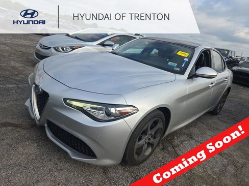 Used 2018 Alfa Romeo Giulia AWD image 1