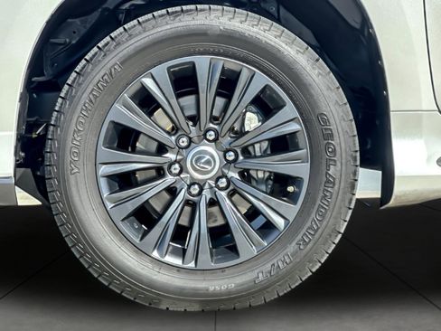 Used 2023 Lexus GX 460 Premium w/ Accessory Package image 27