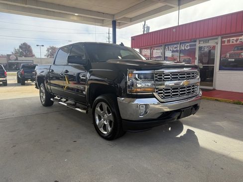 Used 2020 Chevrolet Silverado 1500 LT w/ Convenience Package image 1