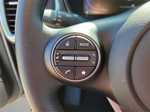 Used 2025 Kia Soul LX image 18