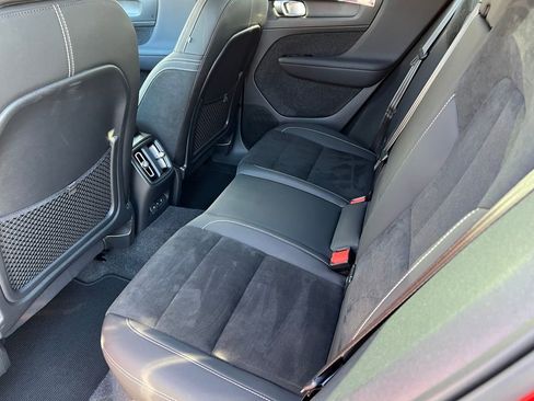 Used 2022 Volvo C40 P8 Recharge Ultimate image 11