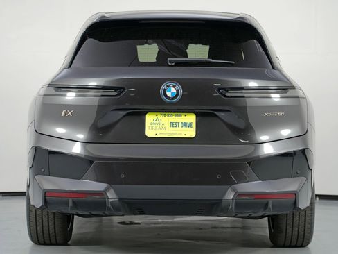 Used 2022 BMW iX xDrive50 w/ Premium Package image 10