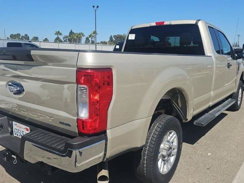 Used 2017 Ford F250 XLT w/ XLT Value Package AWD/4WD image 4