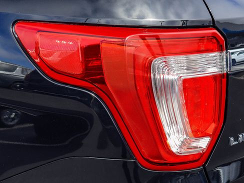 Used 2017 Ford Explorer Limited w/ Equipment Group 301A AWD/4WD image 28