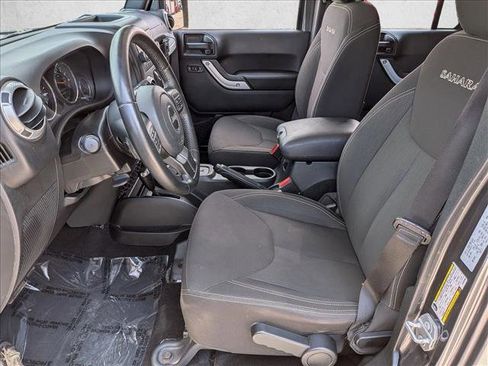 Used 2017 Jeep Wrangler Unlimited Sahara w/ Connectivity Group AWD/4WD image 17