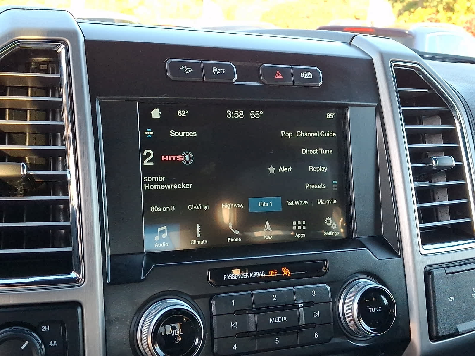 Used 2016 Ford F150 Platinum w/ Equipment Group 701A Luxury AWD/4WD image 20