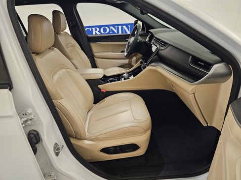 Used 2023 Jeep Grand Cherokee Limited image 33