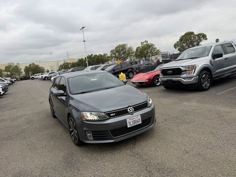 Used 2013 Volkswagen Jetta GLI Autobahn FWD image 2
