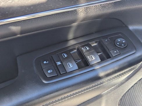 Used 2015 Jeep Grand Cherokee Limited w/ Luxury Group II image 28