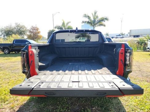 Used 2025 GMC Hummer EV 2X image 11