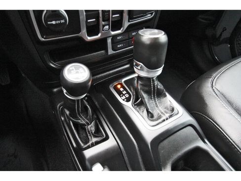 Used 2023 Jeep Wrangler Unlimited Sahara w/ Cold Weather Group AWD/4WD image 29