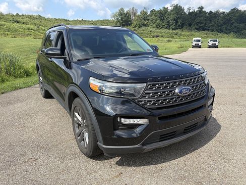 Used 2022 Ford Explorer XLT w/ Equipment Group 202A AWD/4WD image 7