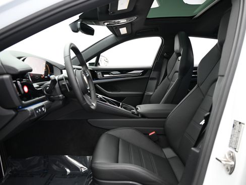 Used 2024 Porsche Panamera 4 image 41