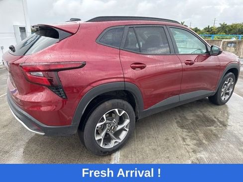 Used 2025 Chevrolet Trax LT w/ LT Convenience Package image 14