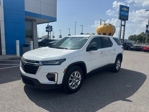 Used 2022 Chevrolet Traverse LS FWD image 1