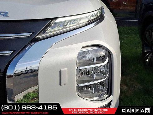 New 2025 Mitsubishi Outlander SE image 6