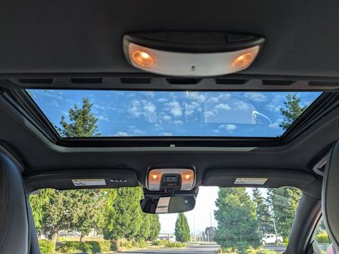 Used 2015 Volvo V60 T6 R-Design Platinum image 19