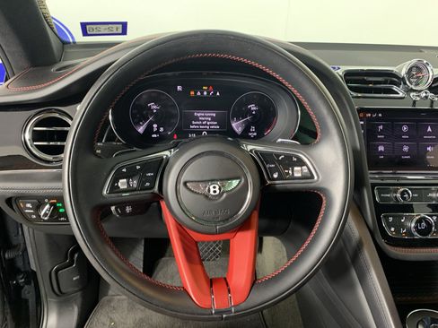 Used 2023 Bentley Bentayga AWD/4WD image 21