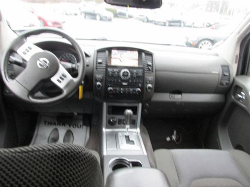 Used 2010 Nissan Pathfinder SE w/ SE Premium Journey Pkg AWD/4WD image 17