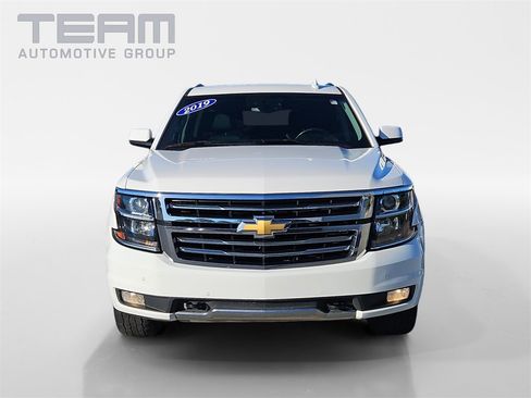 Used 2019 Chevrolet Suburban LT image 2