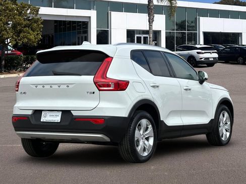 Used 2020 Volvo XC40 T5 Momentum image 3