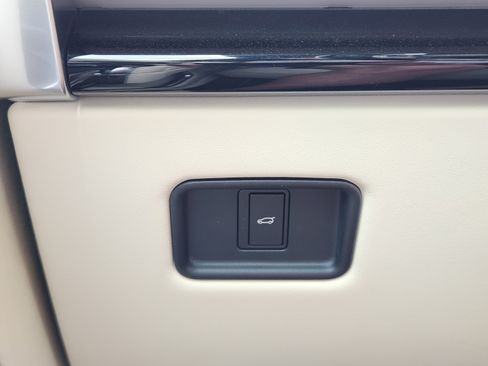 Used 2025 Land Rover Range Rover SE AWD/4WD image 16