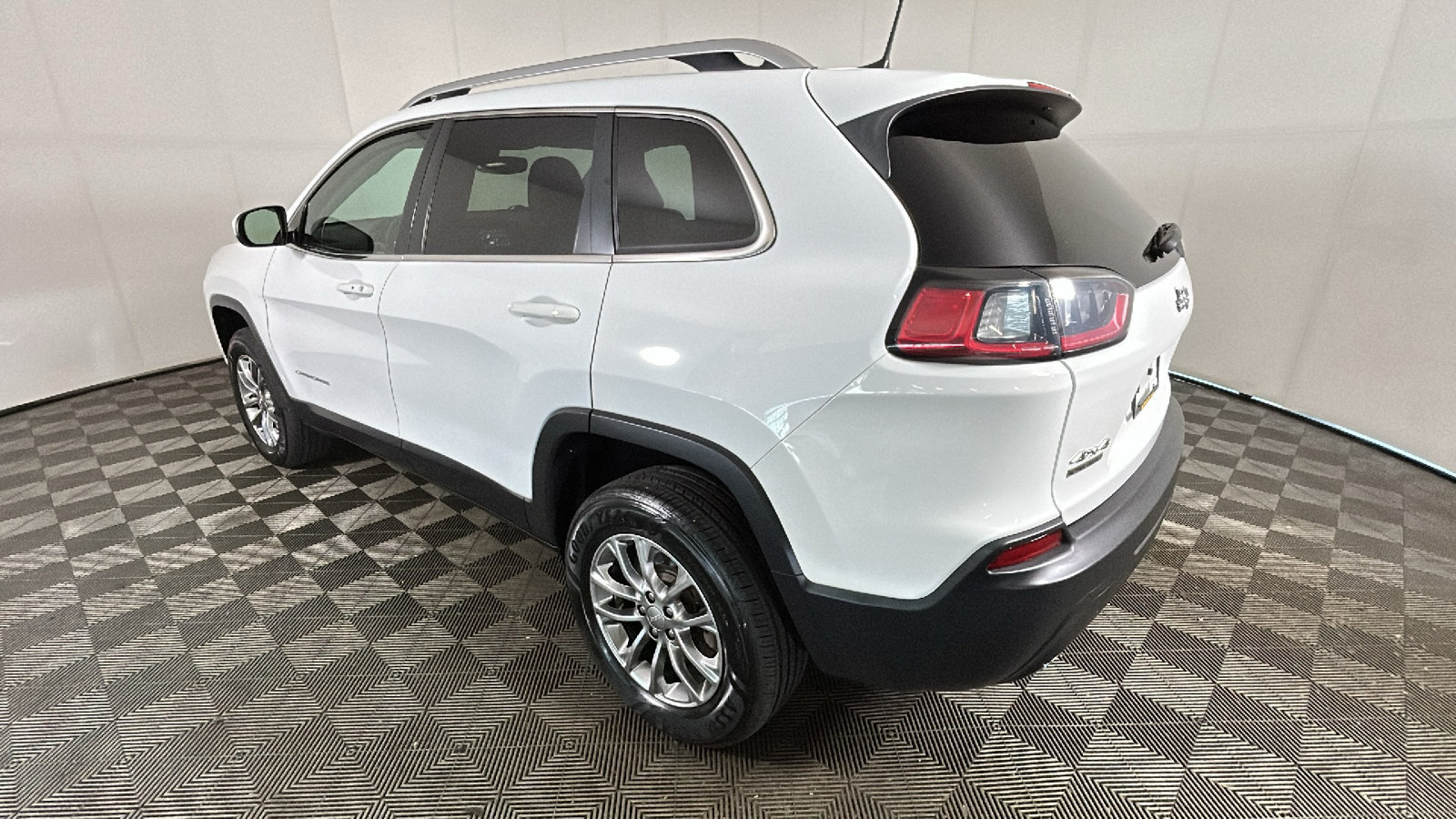 Used 2019 Jeep Cherokee Latitude Plus w/ Comfort/Convenience Group AWD/4WD image 5