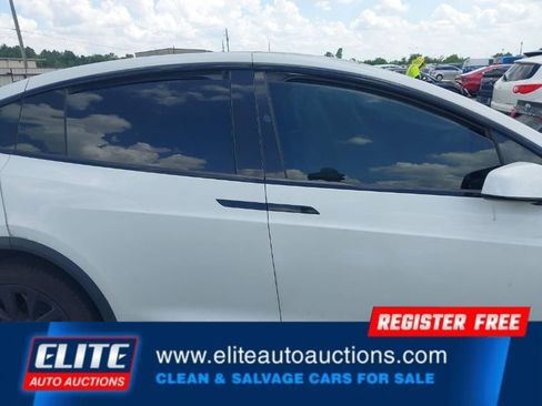 Used 2023 Tesla Model X Plaid image 24