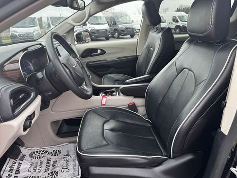 Certified 2023 Chrysler Pacifica Limited FWD image 23