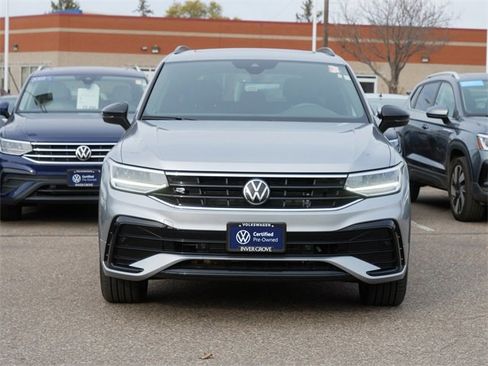 Certified 2024 Volkswagen Tiguan SE R-Line image 2