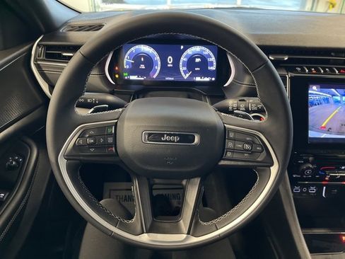 Certified 2024 Jeep Grand Cherokee Laredo image 17