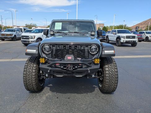 Used 2025 Jeep Wrangler Sport AWD/4WD image 9