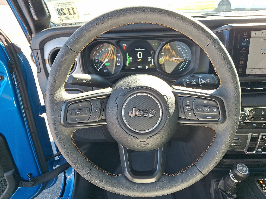 Used 2024 Jeep Wrangler Unlimited w/ Convenience Group AWD/4WD image 19
