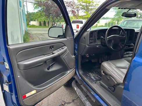 Used 2004 GMC Sierra 2500 SLE w/ Skid Plate Package AWD/4WD image 15