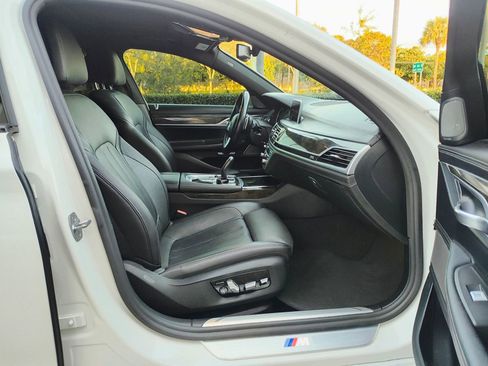 Used 2018 BMW 740i image 16