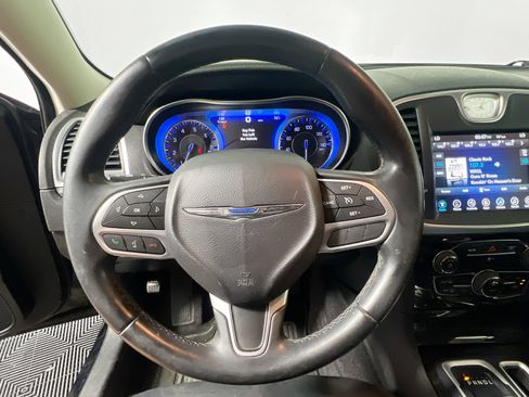 Used 2017 Chrysler 300 Limited image 17